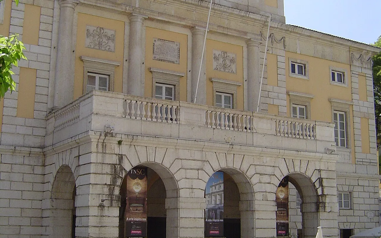Fachada do Teatro Nacional de São Carlos em Lisboa