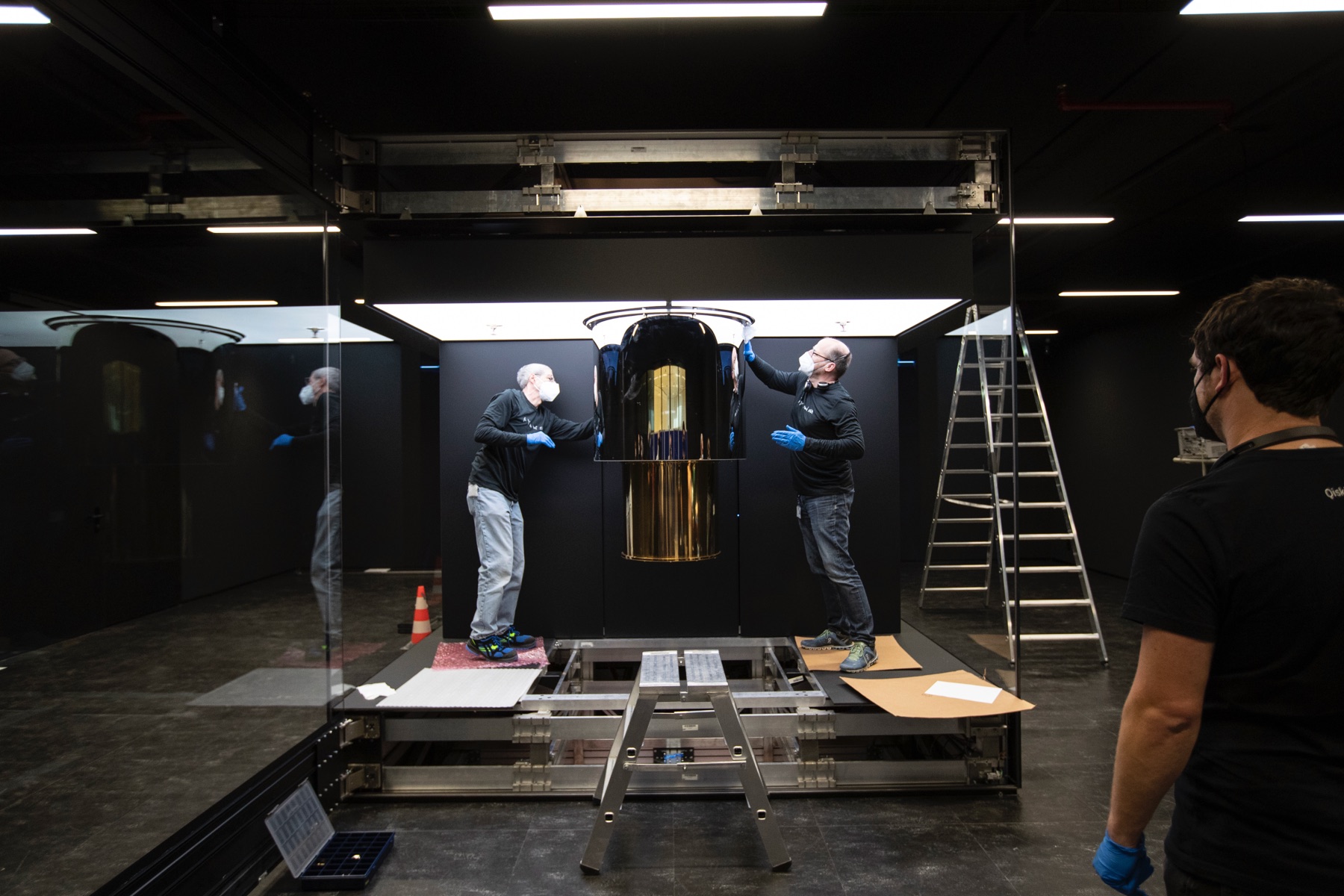 Engenheiros da IBM a trabalhar numa instalação IBM Quantum System One