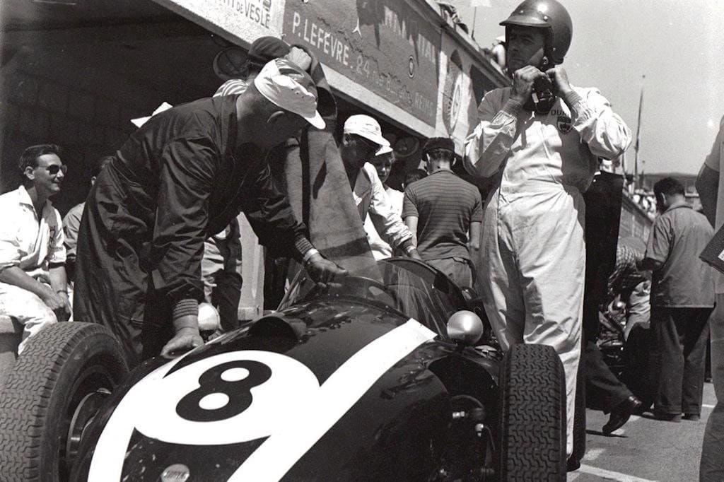 Jack Brabham num carro Cooper de Fórmula 1 em 1959