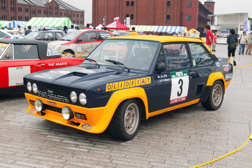 Fiat Abarth clássico de rally em exposição